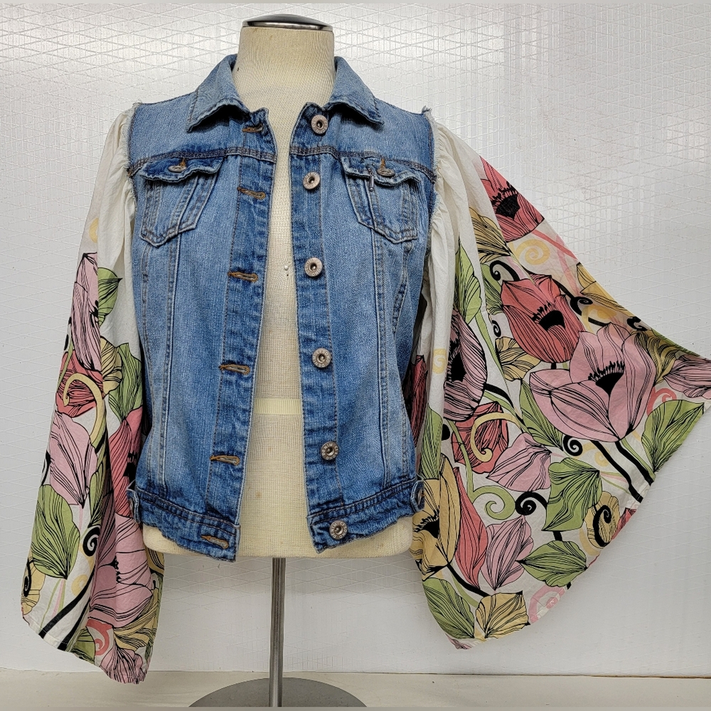 **SOLD*******Bohemian Vibe Denim Jacket With Floral Bell Sleeves Upcycled Retro - Picture 3 of 11